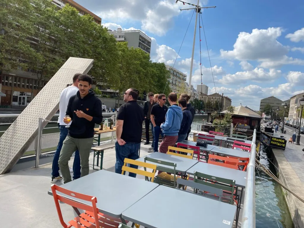 Edwyn Days - Réunion d'équipe